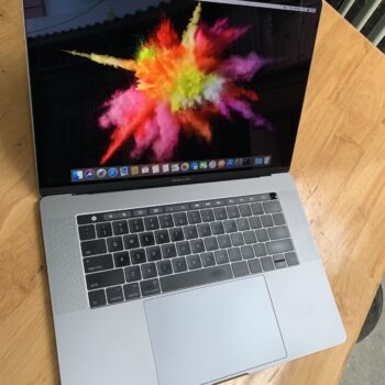 Macbook Pro 2017 15in i7